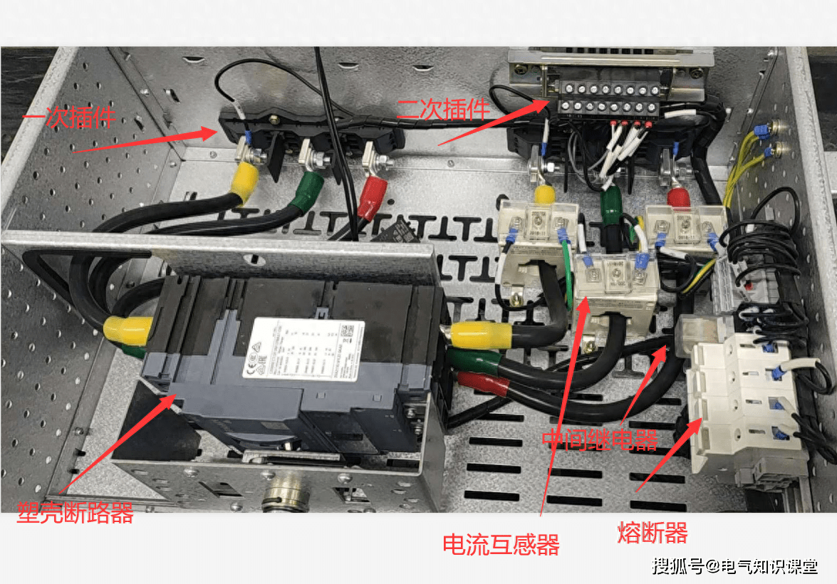 万控智造获得发明专利授权:“一种开关柜抽屉侧锁摇进机构”