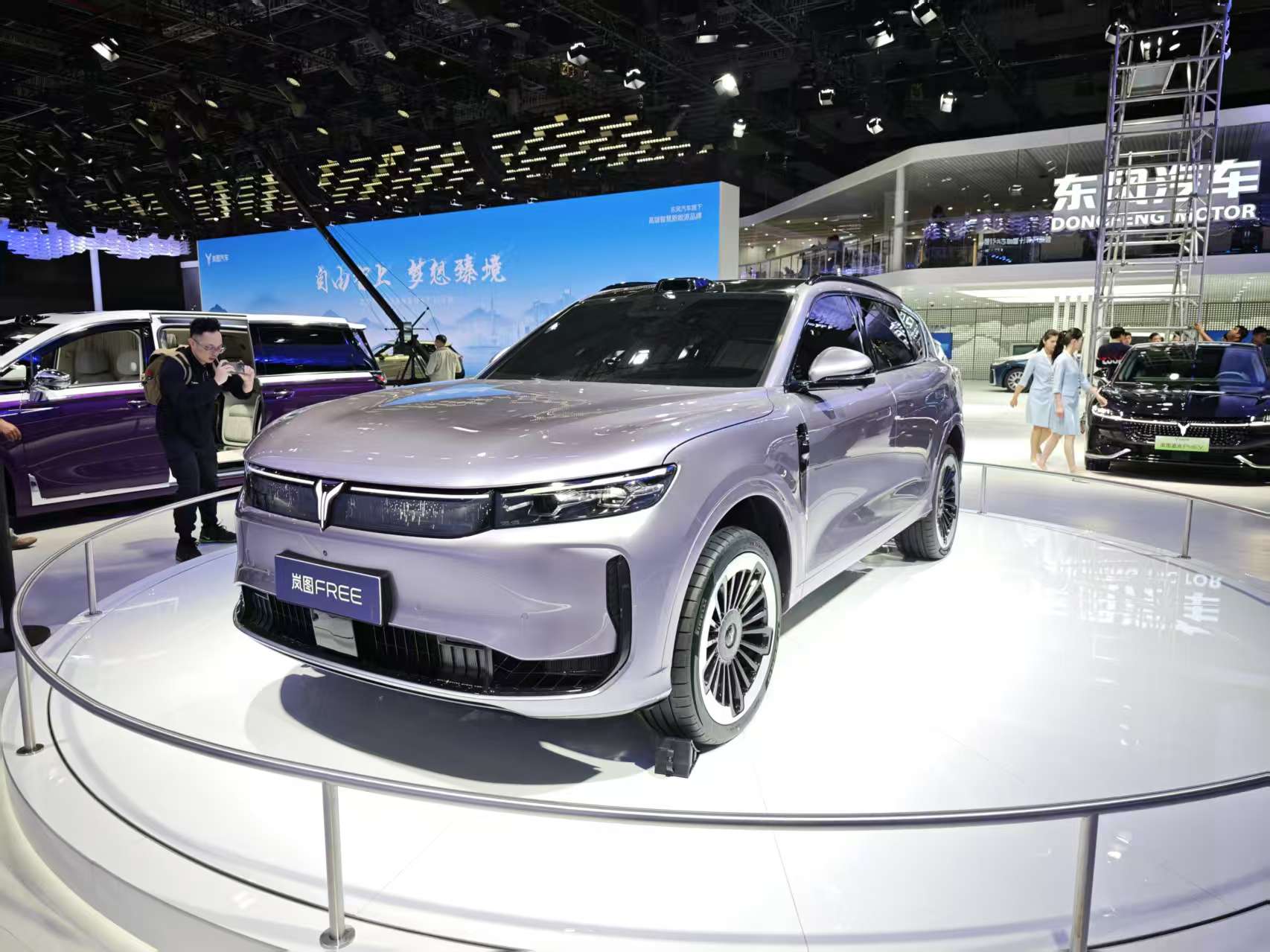 岚图“狂奔”：三个月三款新车