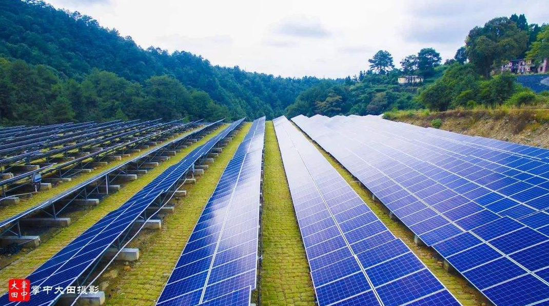 田中功起：构建临时共同体的探索与实践