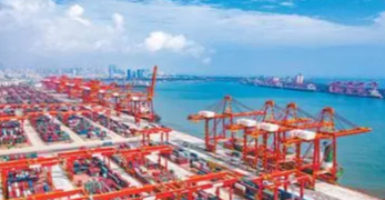 码头上的全球贸易