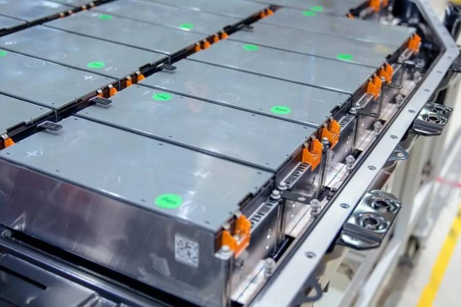 万润新能发生2笔大宗交易 合计成交1355.20万元