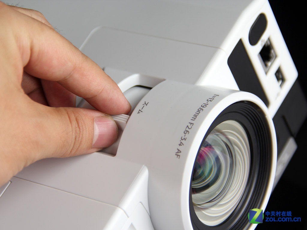 星宇股份获得发明专利授权：“一种汽车前灯用高清投影技术的光学成像镜头”