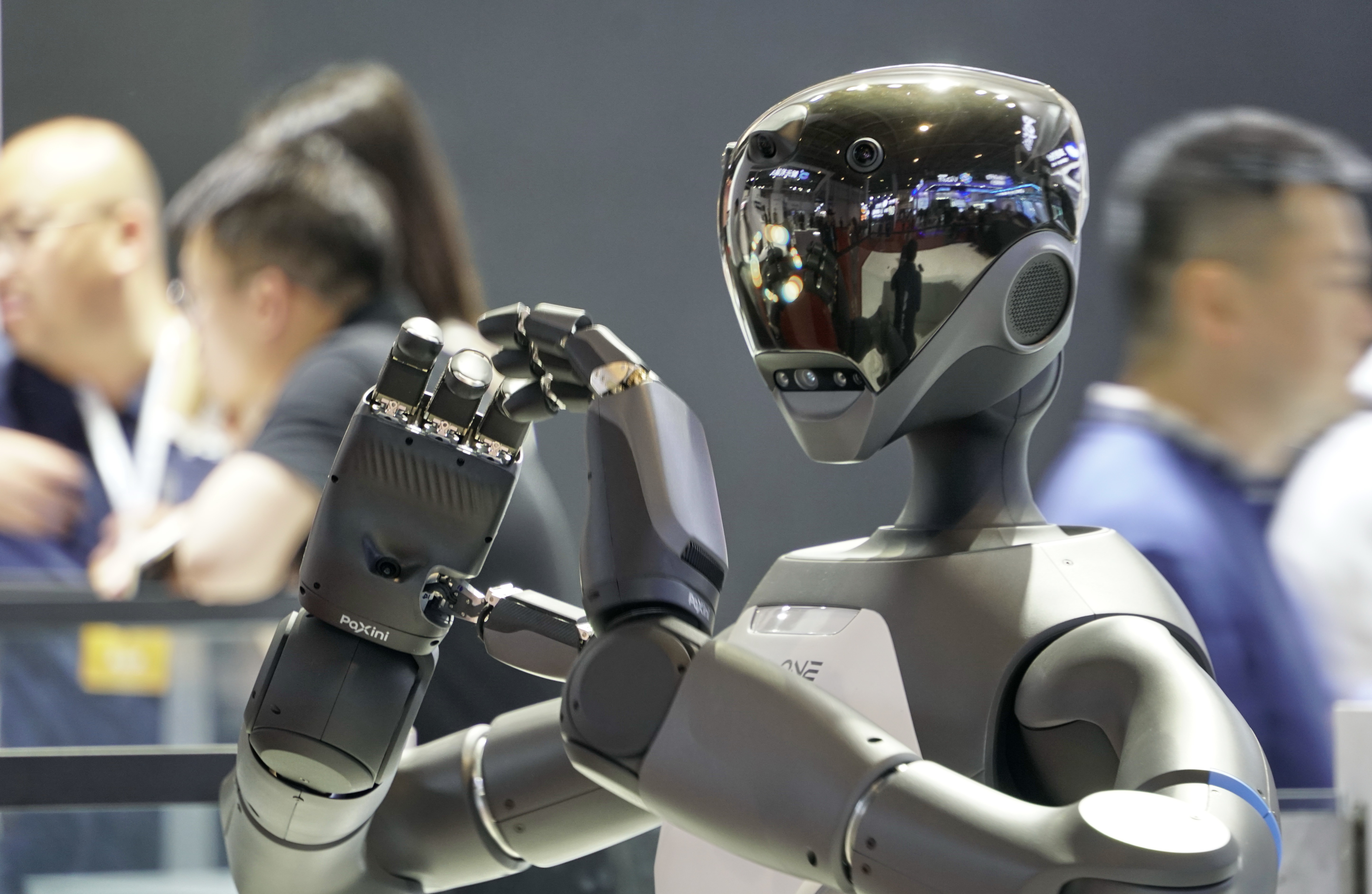 人形机器人产业：迎来跨越发展 赋能千行百业