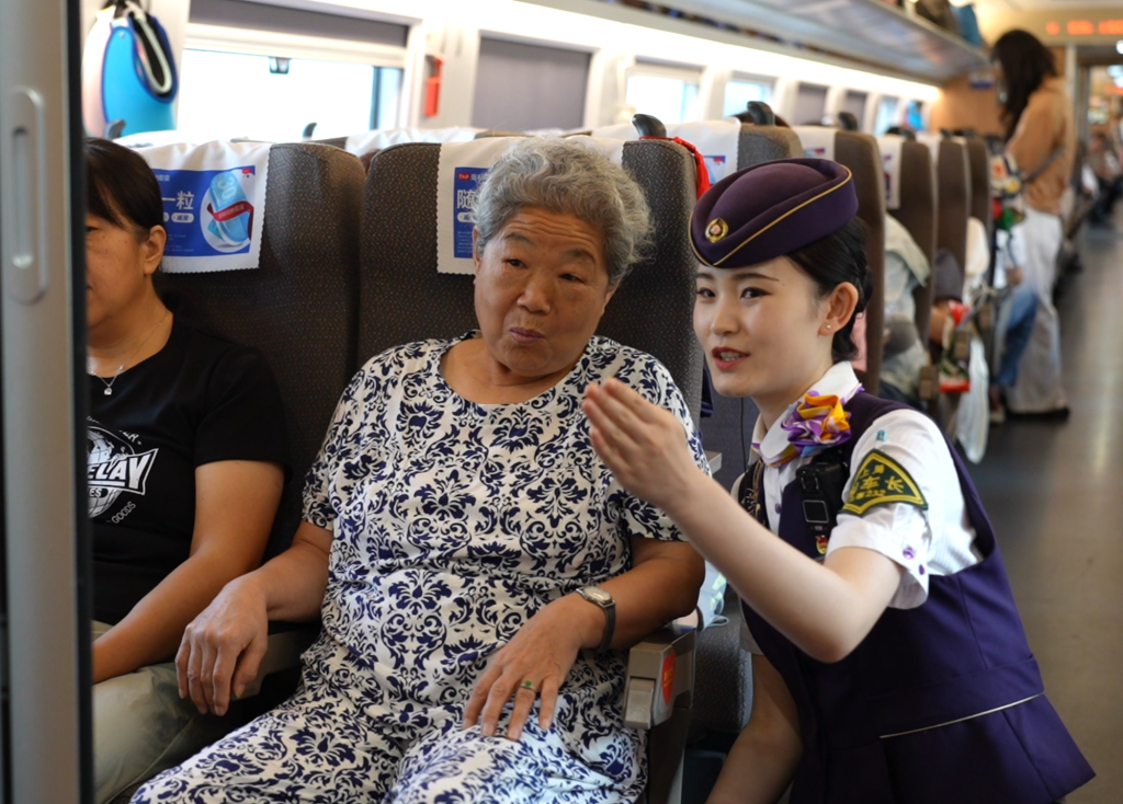 长三角铁路预计今日发送370万人次同比增4.9%，增开118列客车