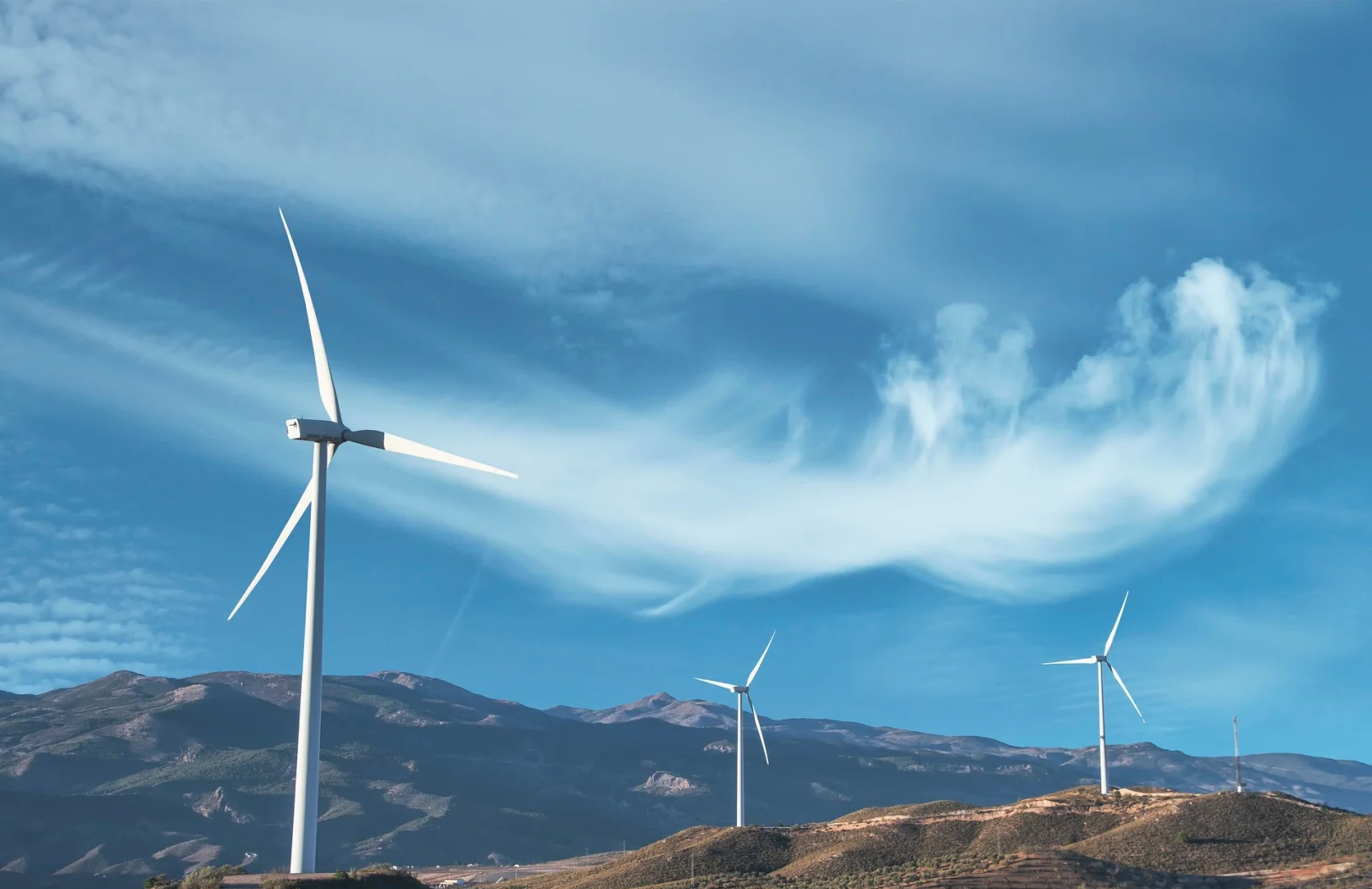 全球可再生能源发电量首次超过化石燃料：中国贡献过半清洁能源增长