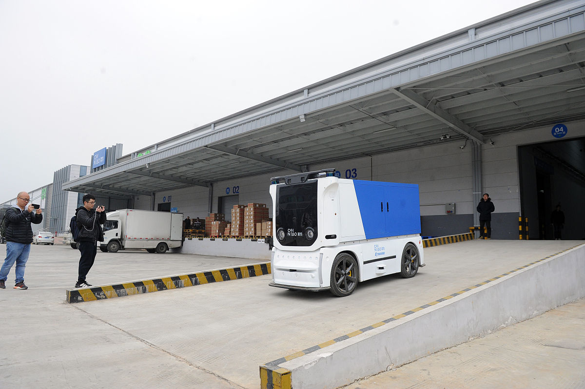 【实探】 传化智联“新同事”无人车正式上岗 身兼数职探路智慧物流