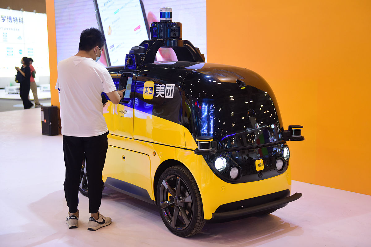 【实探】 传化智联“新同事”无人车正式上岗 身兼数职探路智慧物流