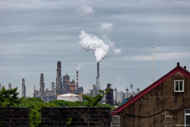 上海石化：前三季度亏损4.32亿元