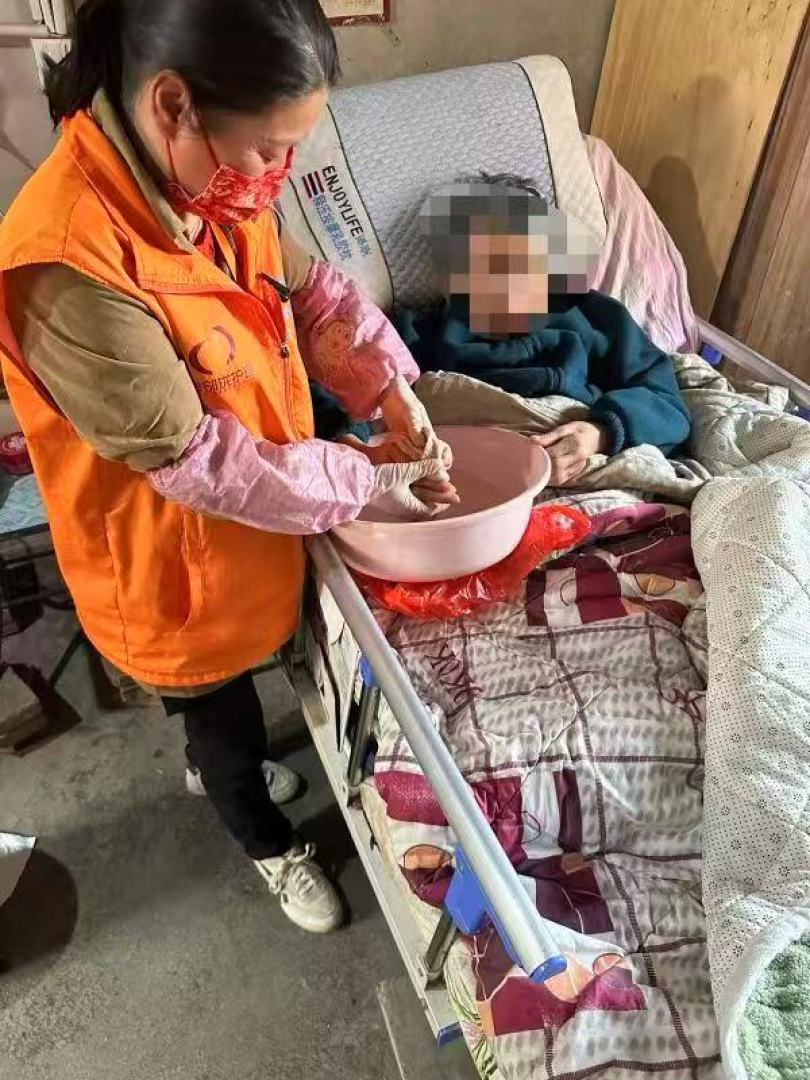 填补政策性长护险缺口，普惠型护理险在多地“安家”