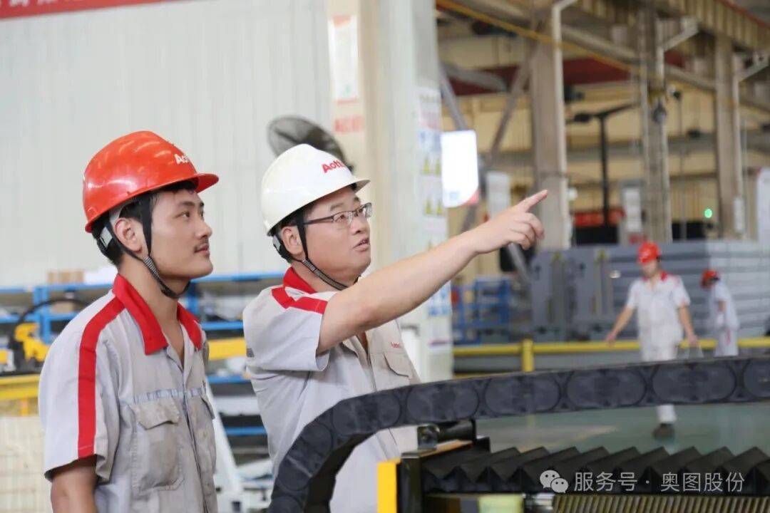 金钟股份获得实用新型专利授权：“一种汽车轮毂盖旋转LED灯成像设备”