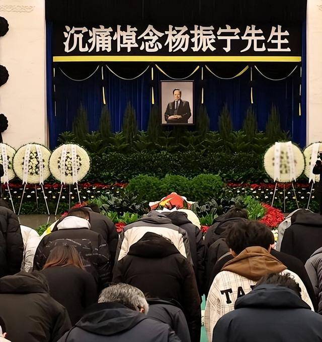 充实而有光辉的一生――敬悼杨振宁先生