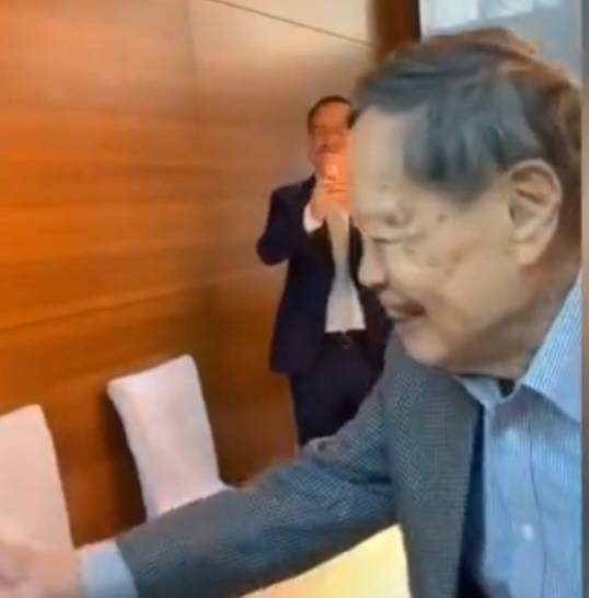 充实而有光辉的一生――敬悼杨振宁先生