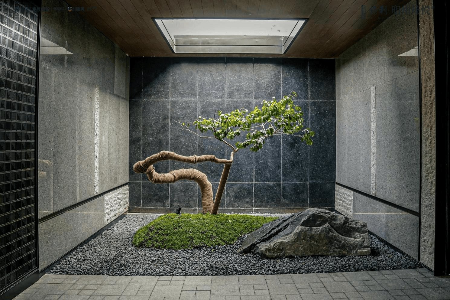金丝绕指，悦己成潮：潮宏基与东方美学的当代共鸣