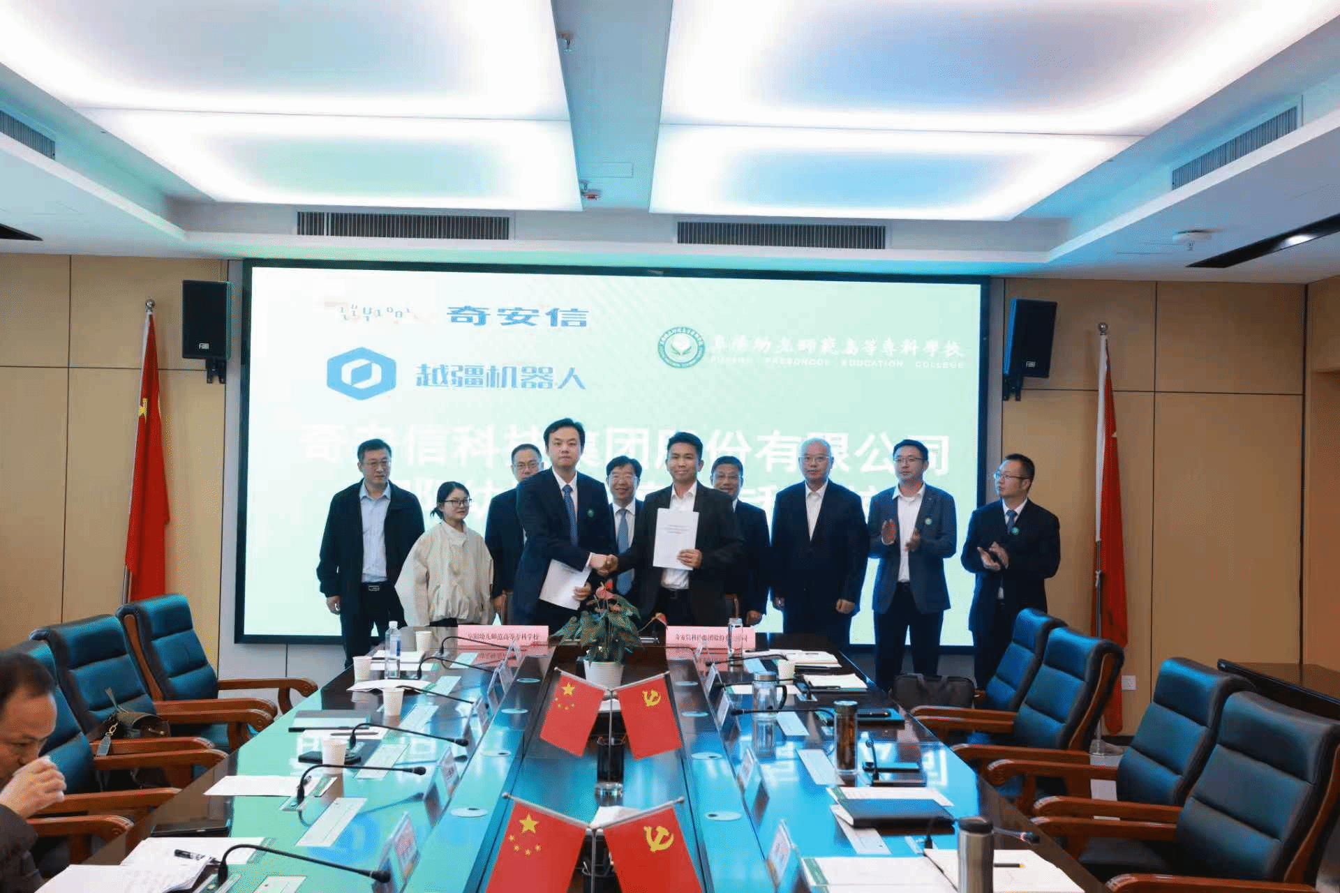 越疆机器人与浪潮集团签署全球战略合作协议 打造“具身智能机器人+智慧工厂”应用标杆