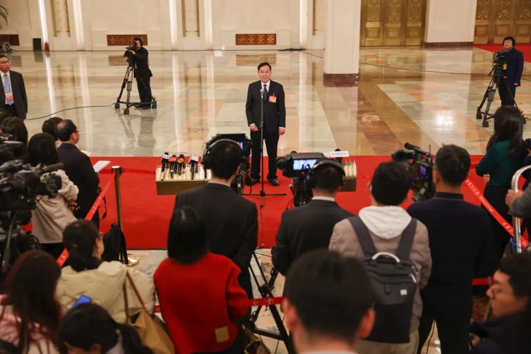 张玉卓：加强战略性、专业化重组 加大力度合并“同类项”