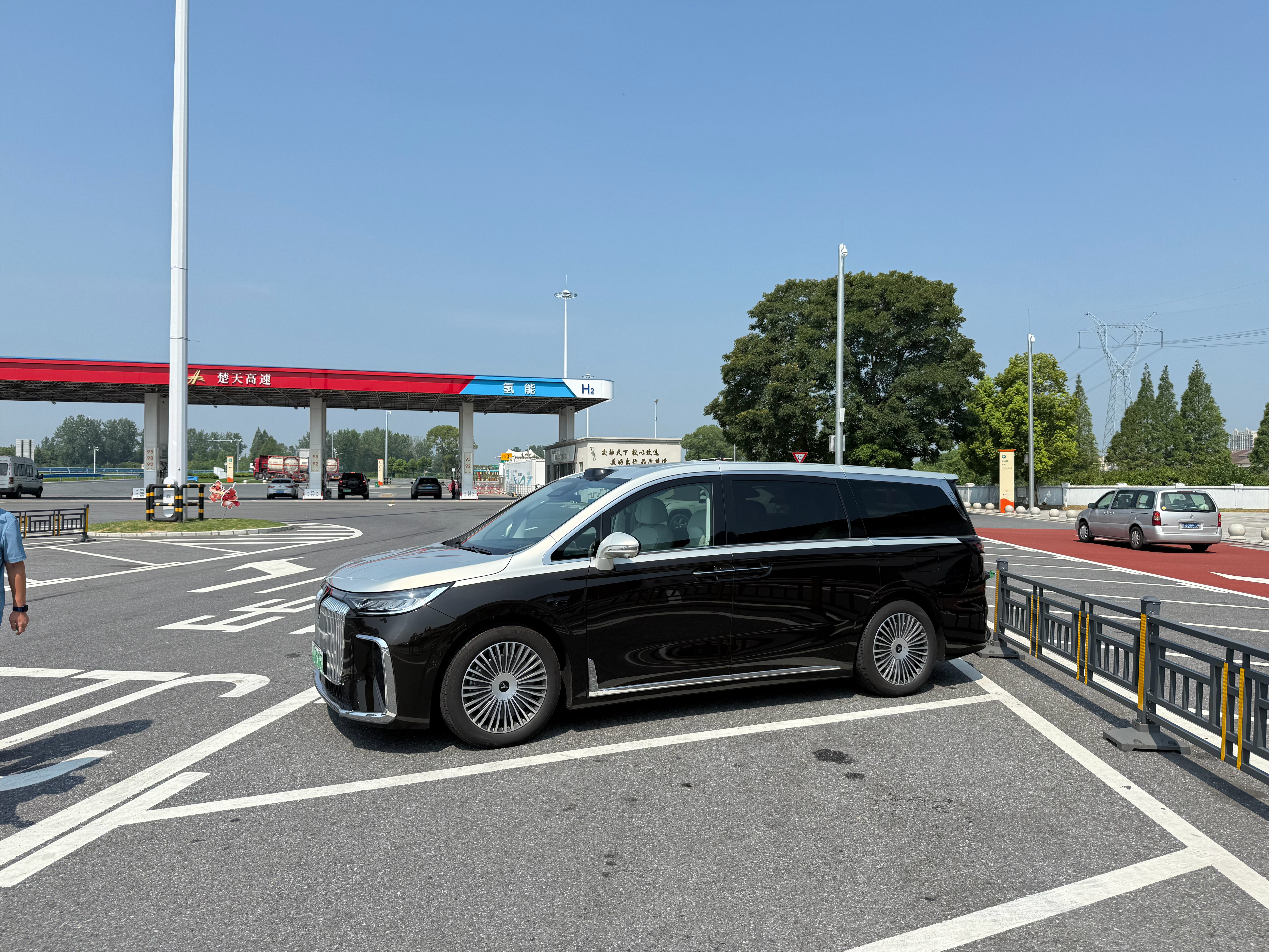 【民企500强看现场】你的下一台车，能自己出门接送家人？