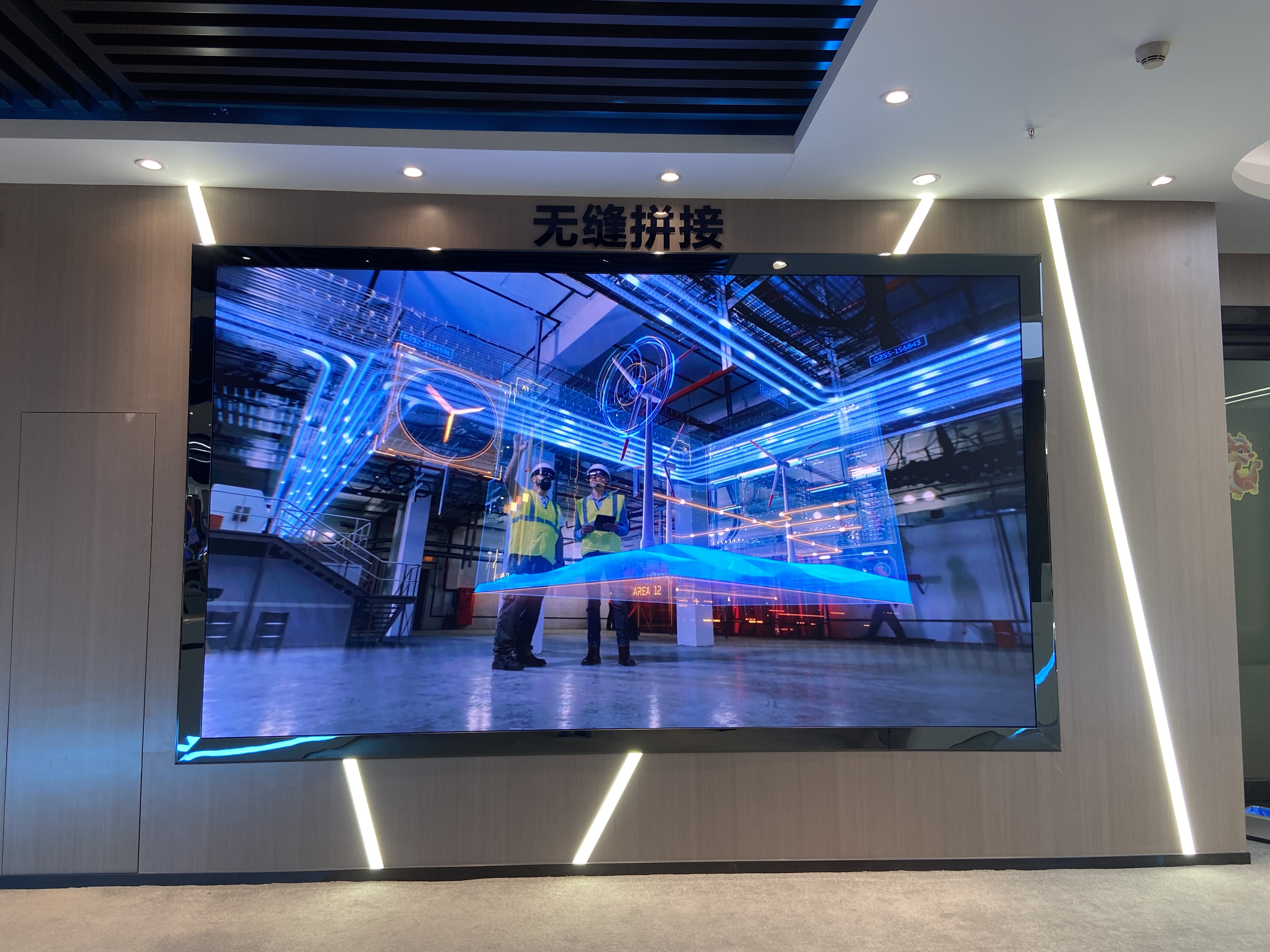 维信诺：成都辰显发布全球首台108尺寸P0.7TFT基Micro-LED显示屏