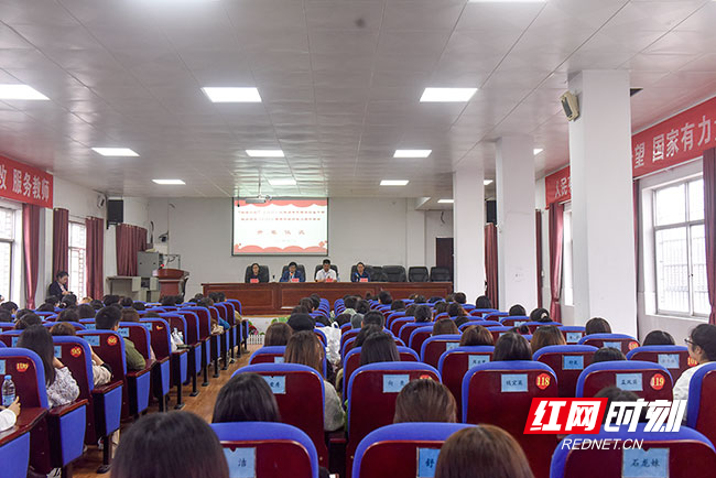 在昆明丑小鸭，观察“问题学生”和他们的家长