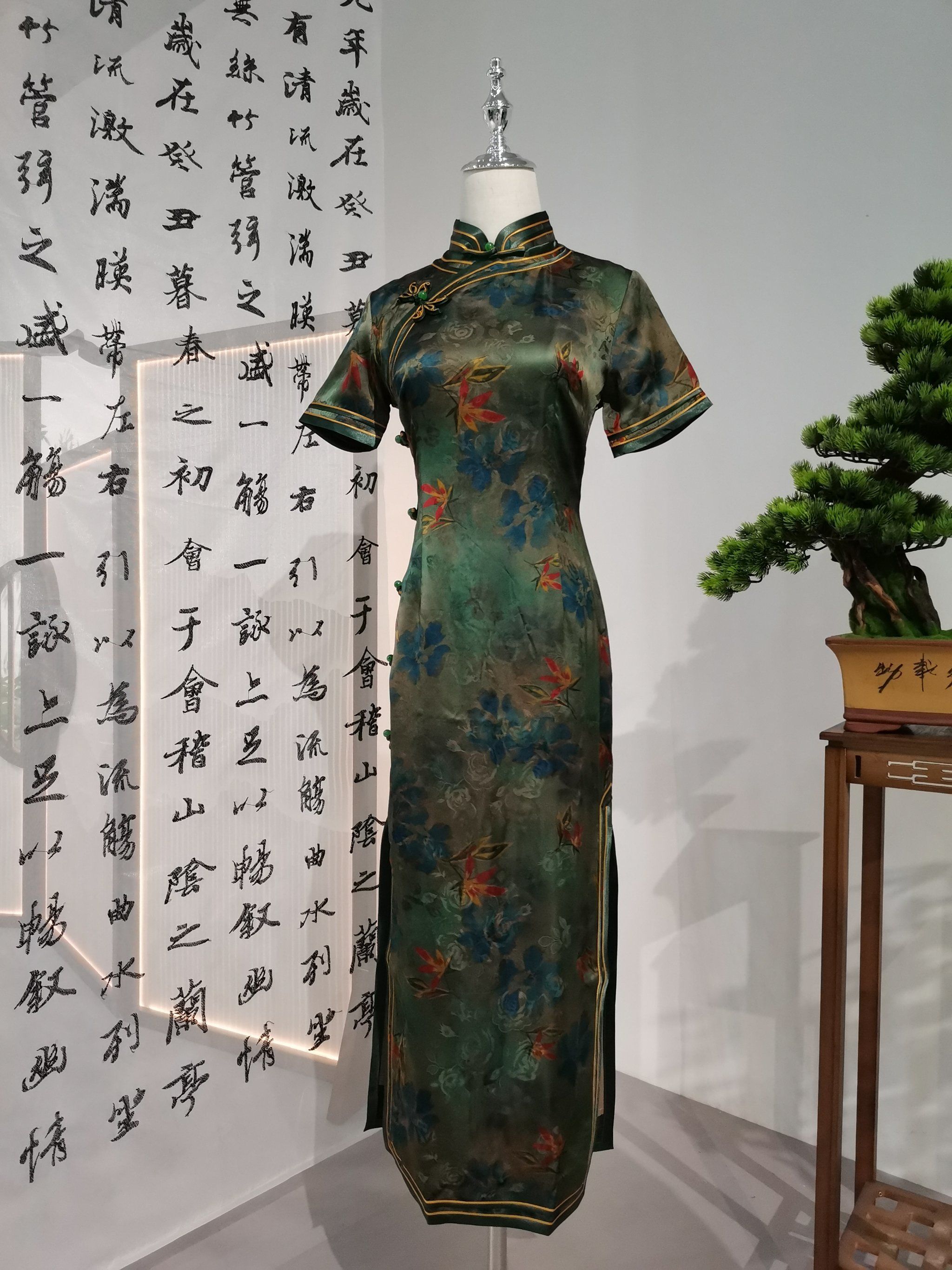 沪上观展|摩登华影：海派旗袍与百年时尚