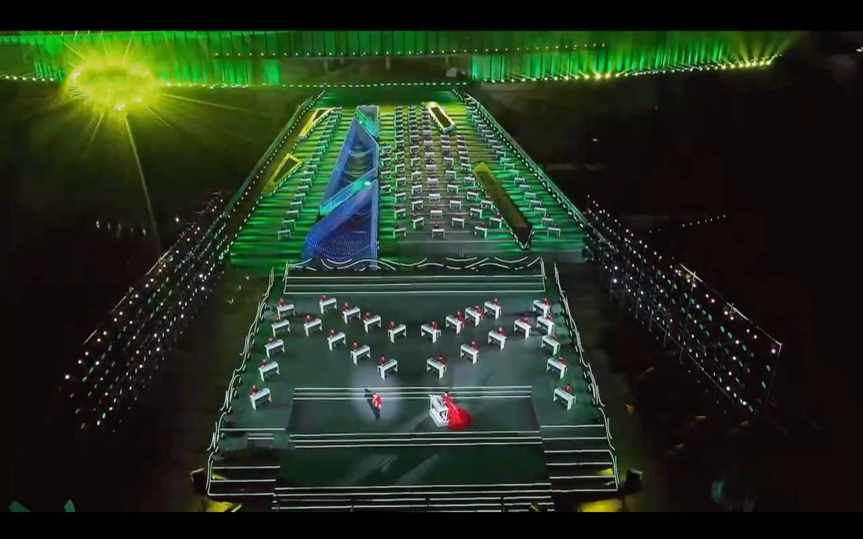 一场百人共创的“未来春晚”实验