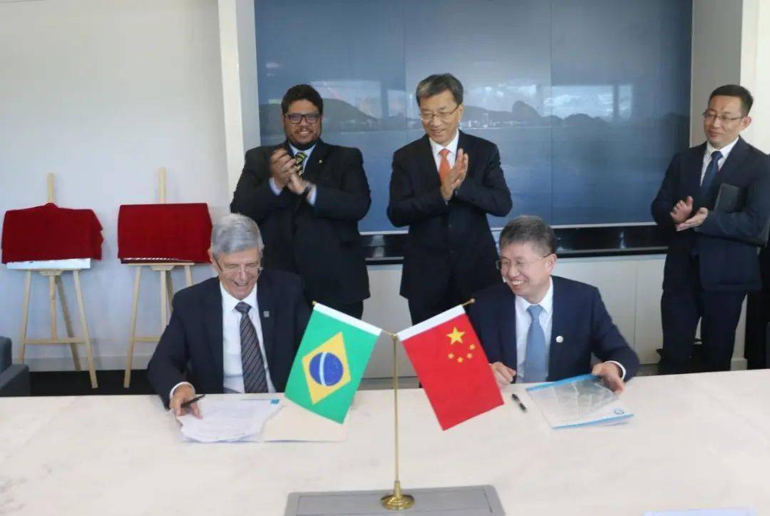 怀进鹏会见新加坡教育部部长李智�