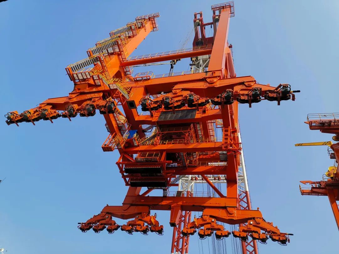 振华重工获得发明专利授权：“一种主机下沉式竖井掘进机铣削总成”