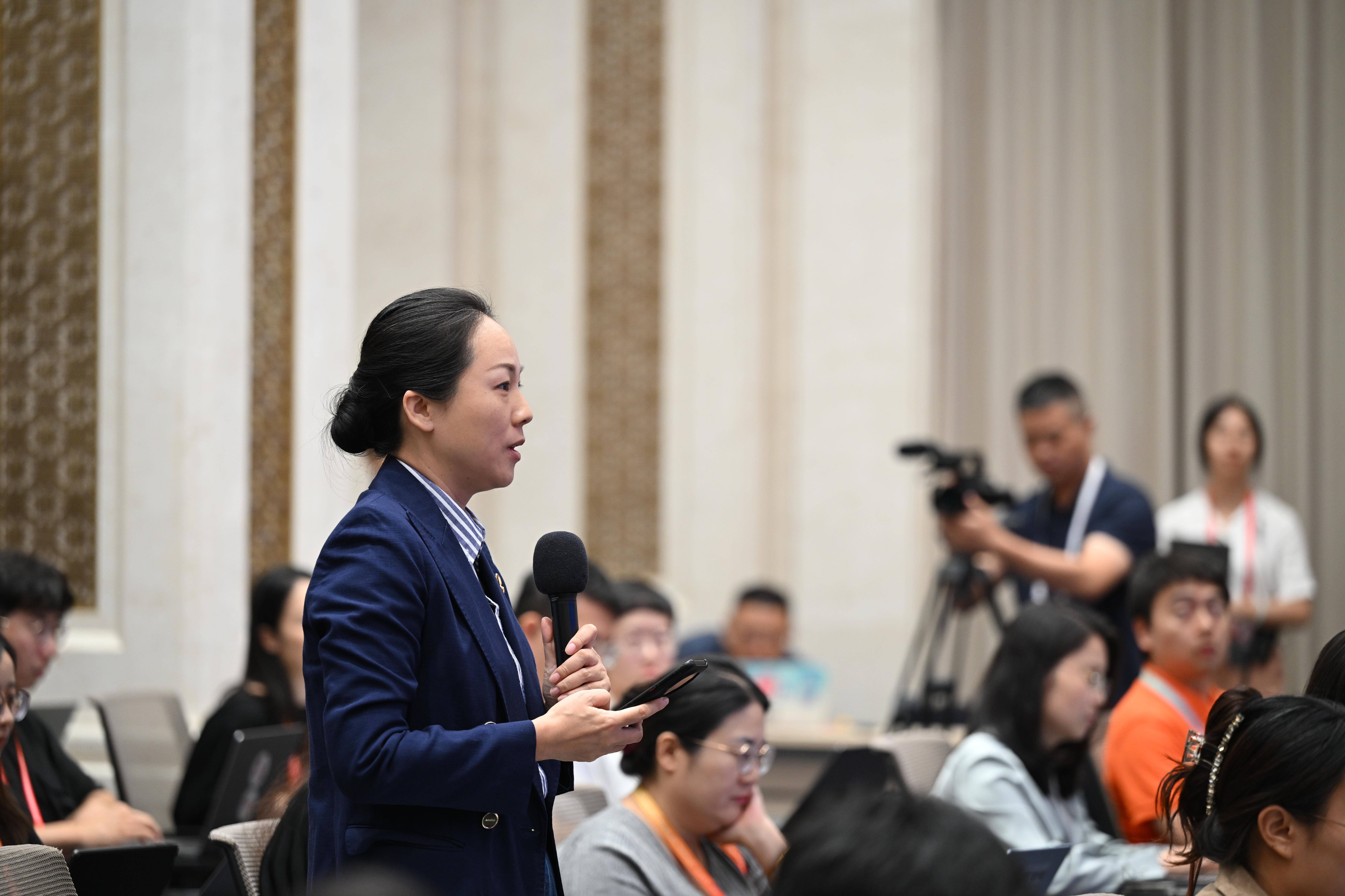 今日看点｜国新办将举行2025年国资央企高质量发展情况新闻发布会