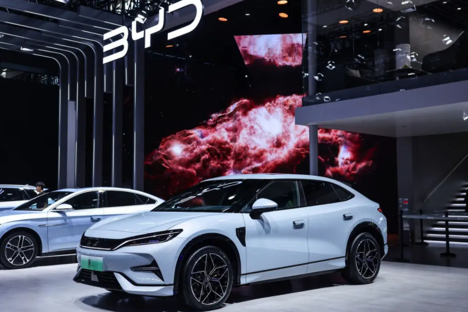 3700亿元天价“学费”！全球三大车企为电动化误判埋单