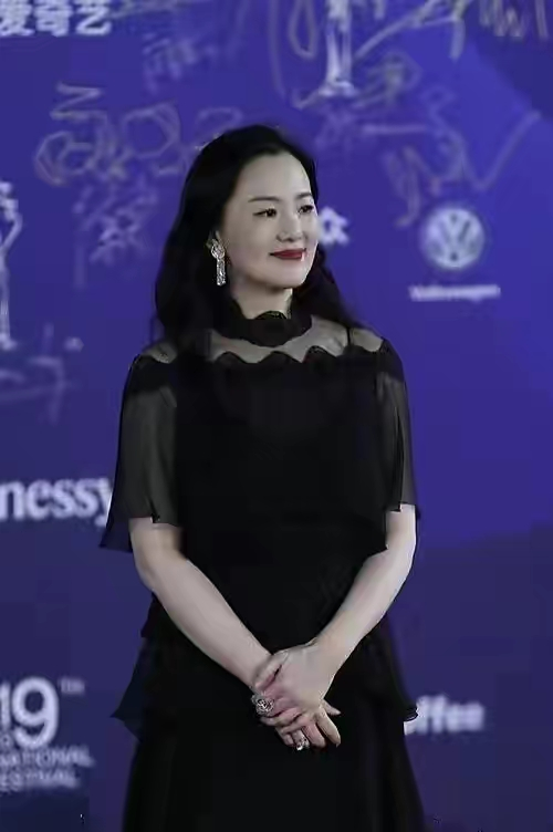 老股民豪赌超长春节档，电影股红利节前吃完了？