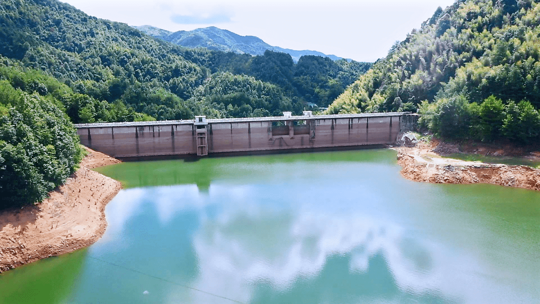 常态化出清进行时 国中水务、奥特迅、启迪环境同日预告退市风险