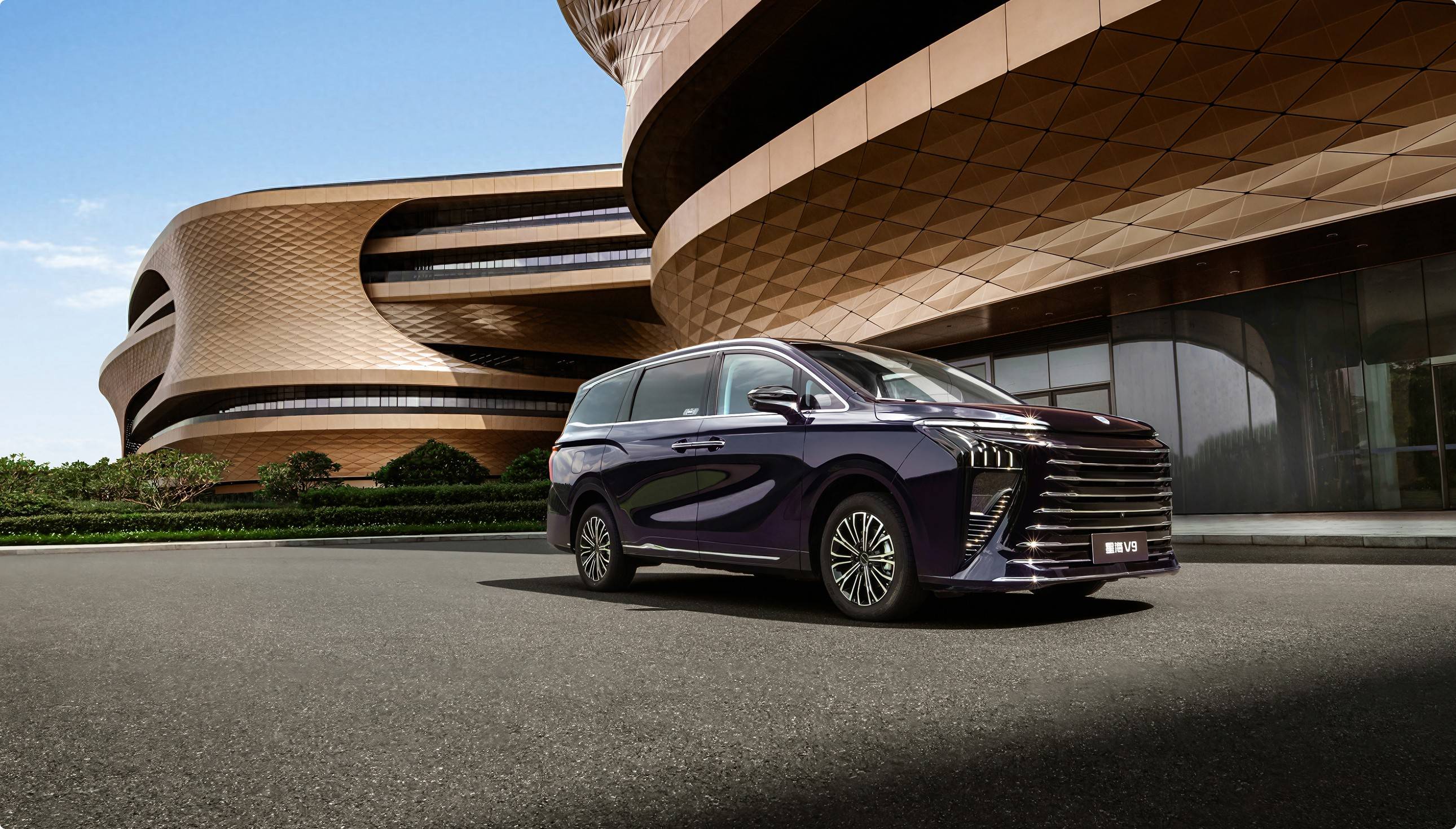 填补豪华MPV空白，吉利银河V900上市