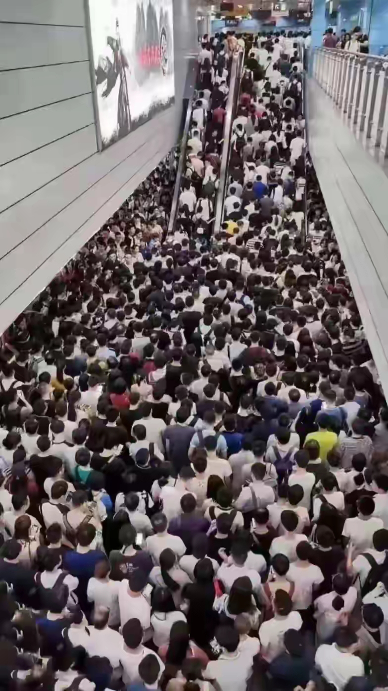 节后返程客流持续高位 深圳铁路累计到发旅客445.9万人次