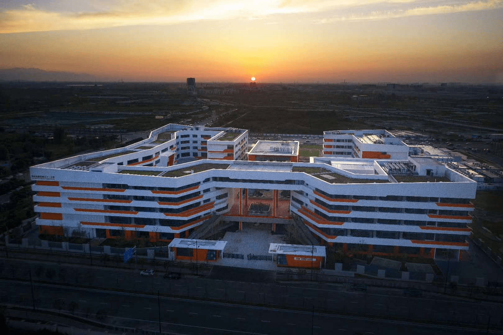 莱特光电：拟在西安市高新区开展“莱特光电石英布研发中心及生产基地”项目