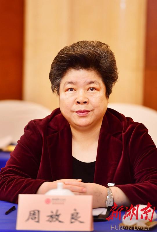 两会新华鲜报｜“接”入未来！脑机接口首入政府工作报告