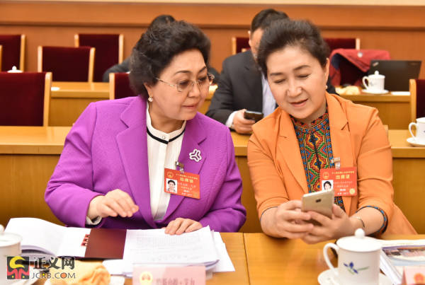 两会新华鲜报|“接”入未来!脑机接口首入政府工作报告