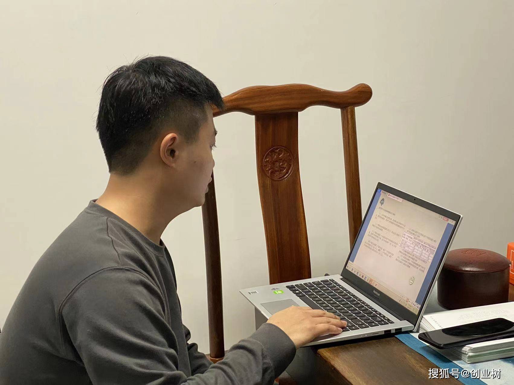 部长通道丨工信部部长李乐成：2026年将加强优质企业的梯度培育