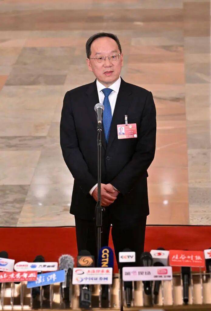 部长通道丨工信部部长李乐成：2026年将加强优质企业的梯度培育