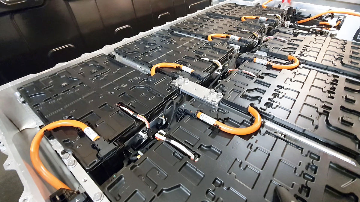 锂电池供需偏紧 电芯厂加速扩产