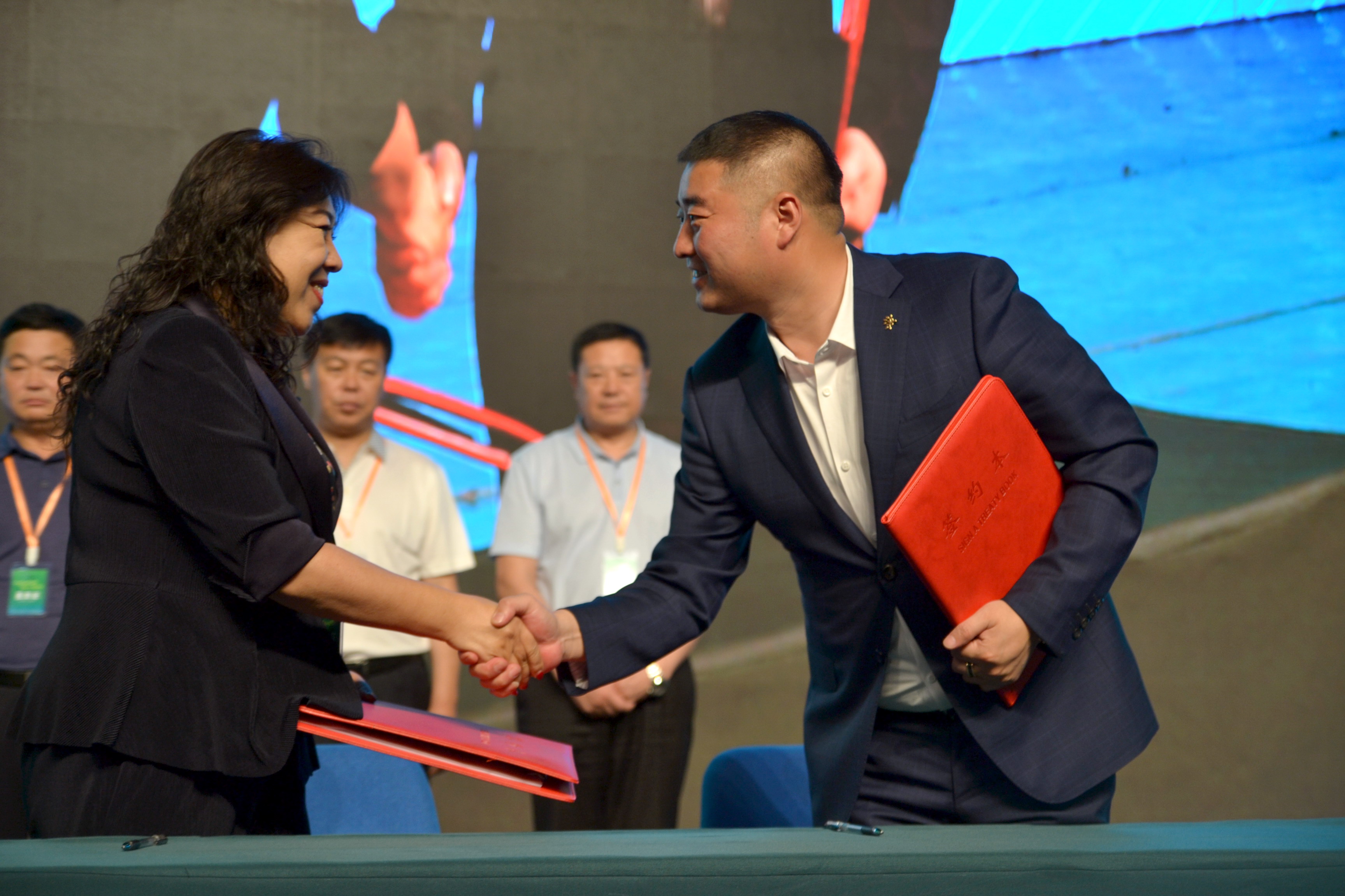 远 望 谷获得外观设计专利授权:“智能跟踪装置”
