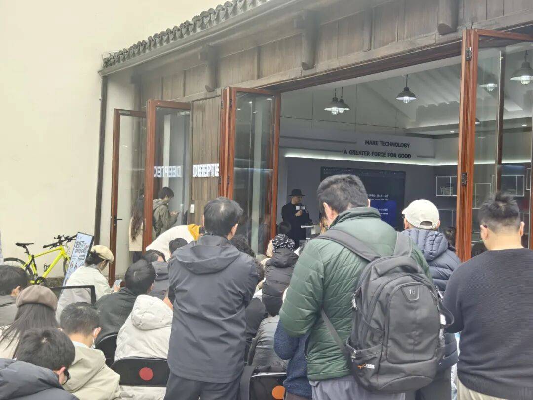 “龙虾热”开启AI产业竞速