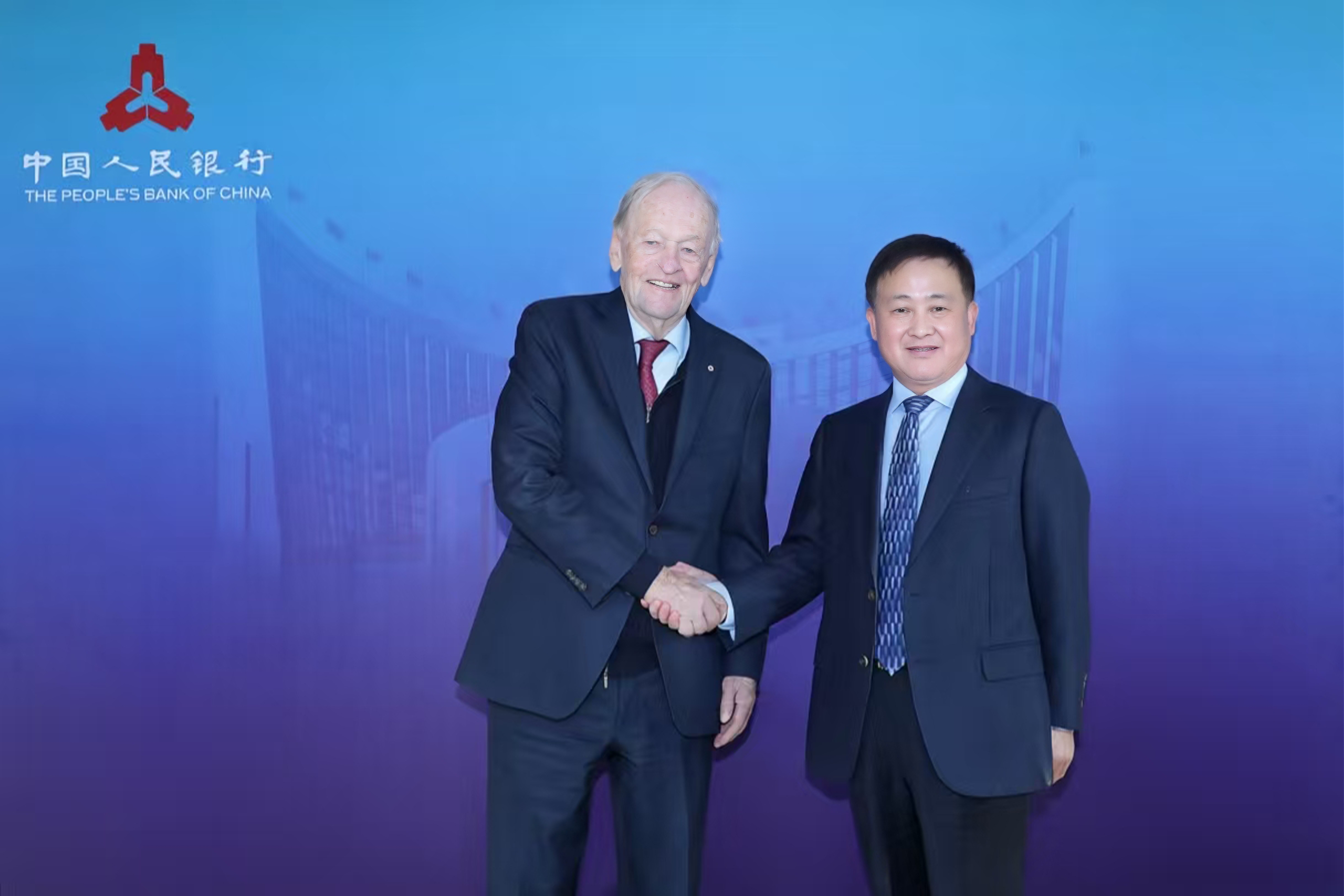 央行行长潘功胜主持召开经济金融专家座谈会 构建科学稳健货币政策体系 实施好适度宽松货币政策