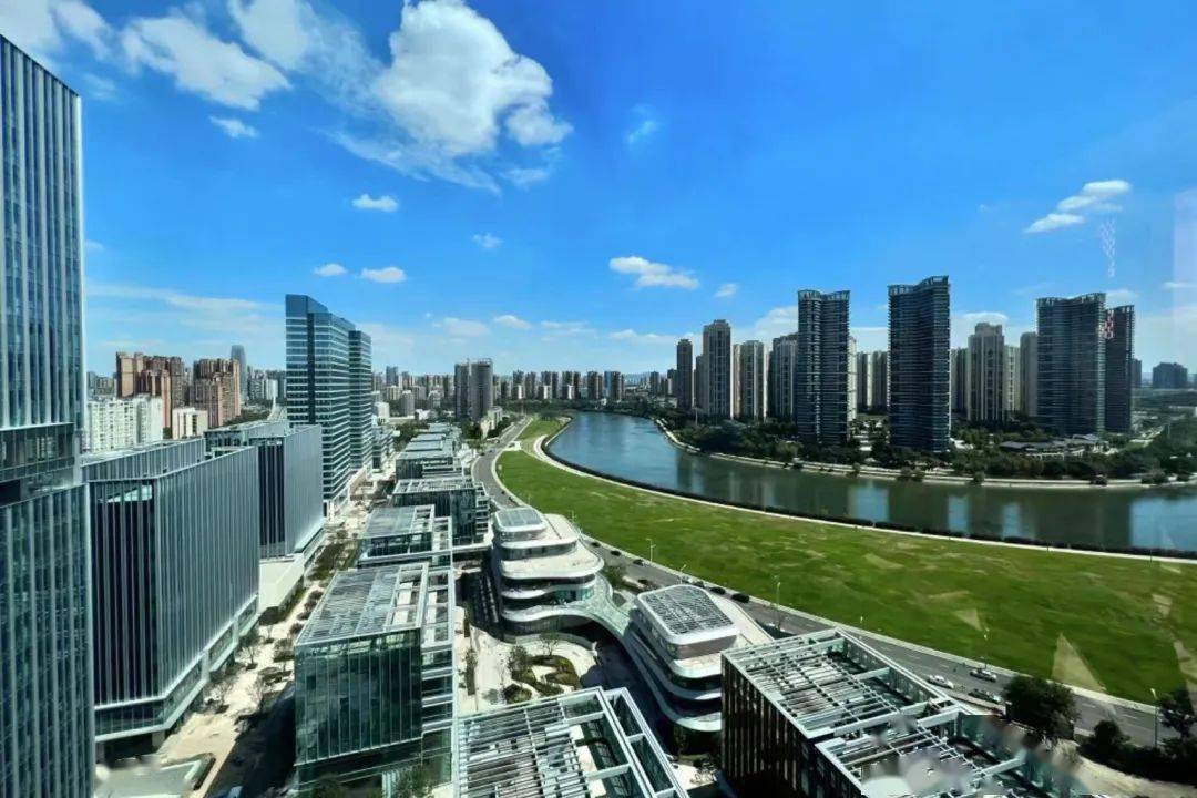 富森美:2019年12月公司出资2亿参与设立成都川经龙雏壹号股权投资基金